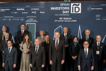 Foto de familia durante la inauguración de la XVI edición del Spain Investors Day (SID), en el Hotel Four Seasons, a 14 de enero de 2026, en Madrid (España).
