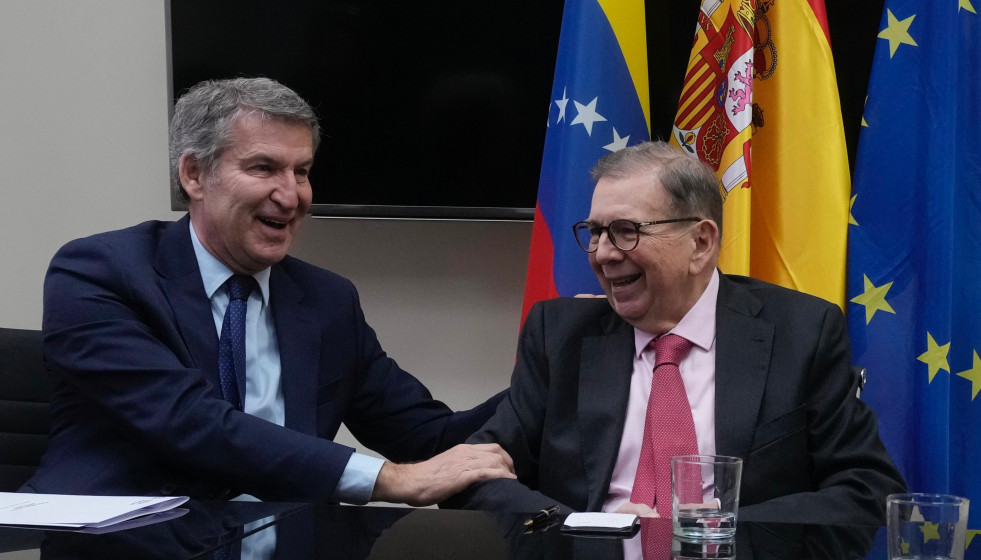El líder del PP, Alberto Núñez Feijóo, se reúne con el presidente electo de Venezuela, Edmundo González.