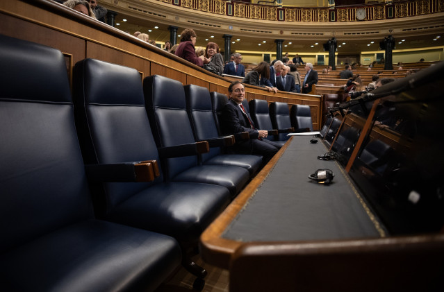 El ministro de Asuntos Exteriores, Cooperación y Unión Europea, José Manuel Albares, durante una sesión plenaria extraordinaria, en el Congreso de los Diputados, a 15 de enero de 2026