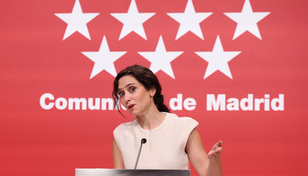 Archivo - La presidenta de la Comunidad de Madrid, Isabel Díaz Ayuso, comparece ante los medios de comunicación, a 21 de noviembre de 2025, en Madrid (España).