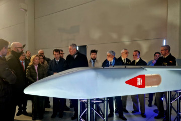 La secretaria de Estado de Defensa, Amparo Valcarce, visita la futura fábrica de drones de Indra Group en Villadangos del Páramo (León), junto a representantes de la compañía, de formaciones pol�