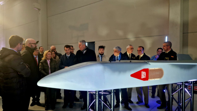 La secretaria de Estado de Defensa, Amparo Valcarce, visita la futura fábrica de drones de Indra Group en Villadangos del Páramo (León), junto a representantes de la compañía, de formaciones políticas y de otras instituciones.