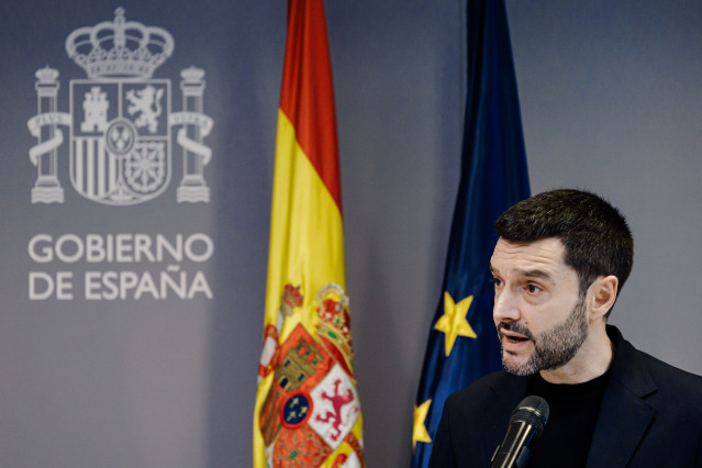 El ministro de Derechos Sociales, Consumo y Agenda 2030, Pablo Bustinduy, ofrece una rueda de prensa, en el Ministerio de Derechos Sociales, Consumo y Agenda 2030, a 16 de enero de 2026, en Madrid (España). En plena tensión entre los socios del Gobierno p