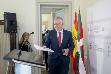 El ministro de Política Territorial y Memoria Democrática, Ángel Víctor Torres, durante la rueda de prensa posterior a la Comisión Mixta de Transferencias Administración del Estado-Comunidad Aut