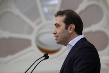 El ministro de Economía, Comercio y Empresa, Carlos Cuerpo, durante la firma del convenio de colaboración entre el Ministerio de Educación, Formación Profesional y Deportes y el Plan de Educación