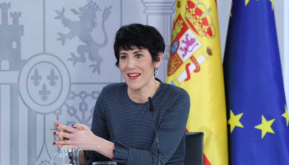 La ministra de Seguridad Social, Inclusión y Migraciones, y Portavoz del Gobierno, Elma Saiz, durante una rueda de prensa tras el Consejo de Ministros, a 13 de enero de 2026, en Madrid (España).
