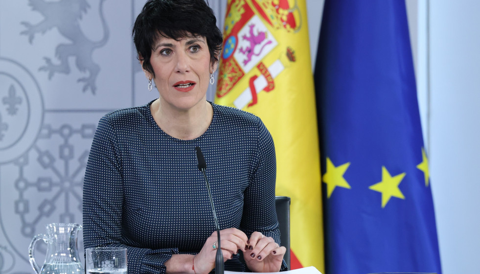 La ministra de Seguridad Social, Inclusión y Migraciones, y Portavoz del Gobierno, Elma Saiz, durante una rueda de prensa tras el Consejo de Ministros, a 13 de enero de 2026, en Madrid (España).