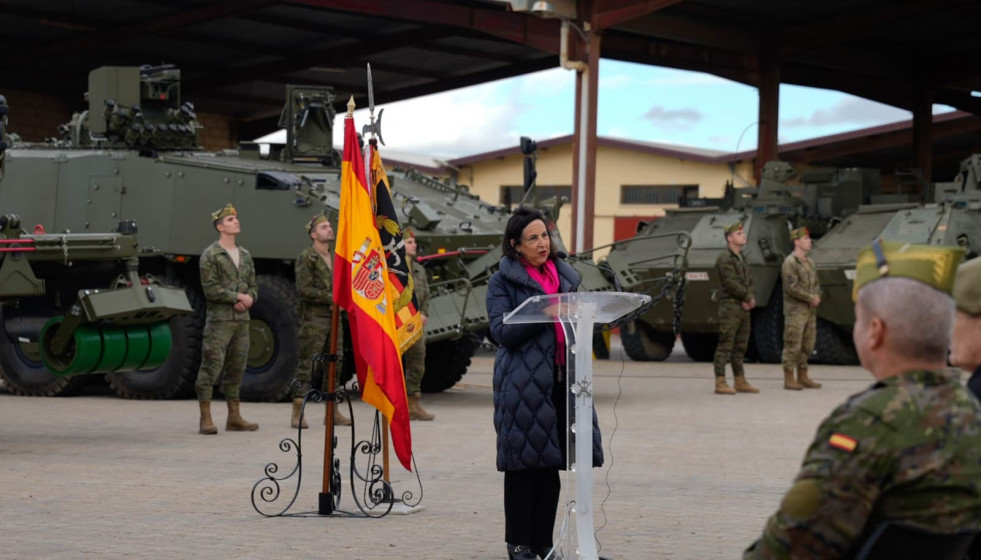 La ministra de Defensa, Margarita Robles, durante su intervención en la base militar 'Álvarez de Sotomayor' de Viator (Almería).