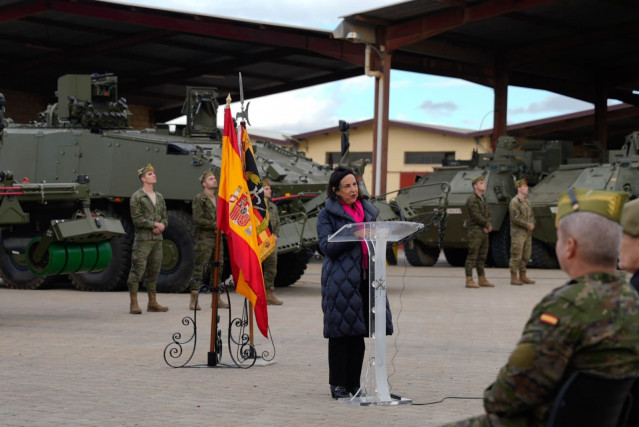 La ministra de Defensa, Margarita Robles, durante su intervención en la base militar 'Álvarez de Sotomayor' de Viator (Almería).