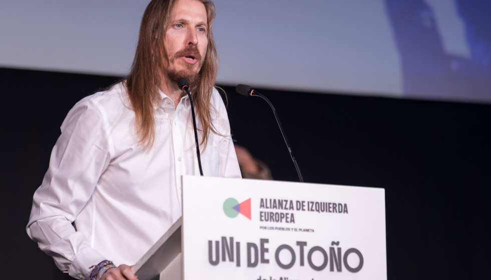 Archivo - El secretario de Organización y portavoz de Podemos, Pablo Fernández, durante una intervención en la  Universidad de Otoño de Podemos en el Palacio de la Prensa de Callao, a 19 de octubr