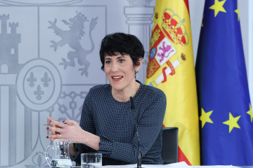 La ministra de Seguridad Social, Inclusión y Migraciones, y Portavoz del Gobierno, Elma Saiz, durante una rueda de prensa tras el Consejo de Ministros, a 13 de enero de 2026, en Madrid (España).