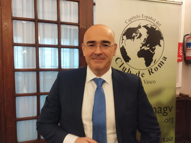 El consejero delegado de Kutxabank, Eduardo Ruiz de Gordejuela, en un encuentro del Club de Roma en Bilbao.