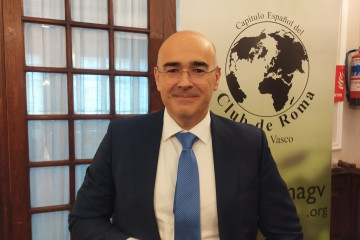 El consejero delegado de Kutxabank, Eduardo Ruiz de Gordejuela, en un encuentro del Club de Roma en Bilbao.