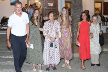 Archivo - Felipe VI, la princesa de Asturias, la reina Sofía, la infanta Sofía, la reina Letizia y la princesa Irene de Grecia en el Portixol