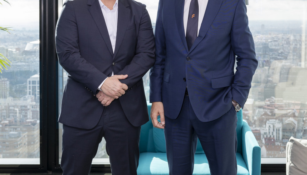 Flexicar y Moeve sellan una alianza para ofrecer descuentos en carburante a empleados y clientes.