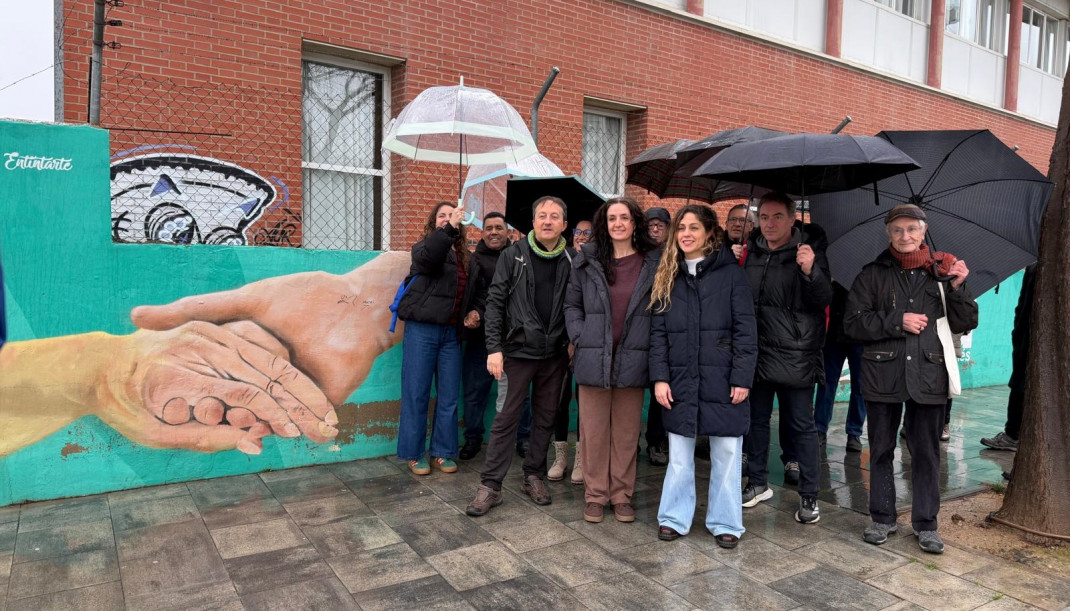 La co-coordinadora de Sumar, Lara Hernández, y la candidata de IU-Movimiento Sumar se han desplazado hasta el centro de salud de Delicias Norte de la capital aragonesa.