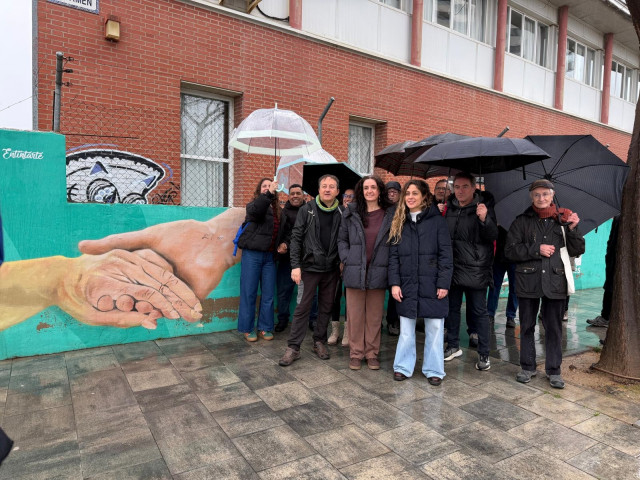 La co-coordinadora de Sumar, Lara Hernández, y la candidata de IU-Movimiento Sumar se han desplazado hasta el centro de salud de Delicias Norte de la capital aragonesa.