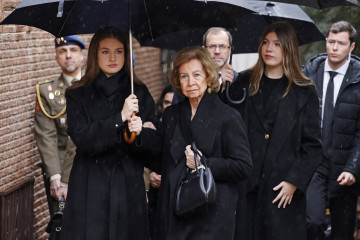 EuropaPress 7225091 reina dona sofia junto nietas princesa leonor infanta sofia llegan catedral (1)