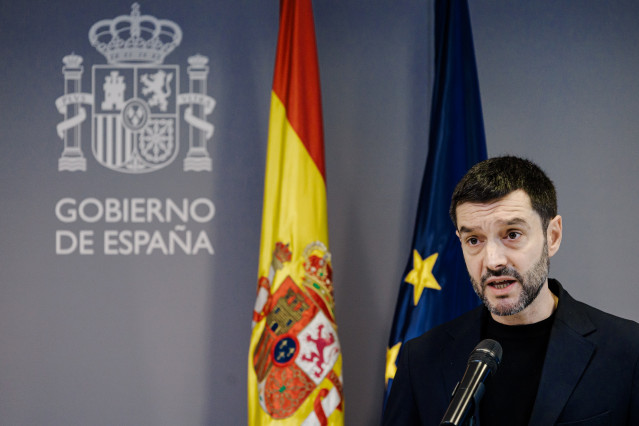El ministro de Derechos Sociales, Consumo y Agenda 2030, Pablo Bustinduy, ofrece una rueda de prensa, en el Ministerio de Derechos Sociales, Consumo y Agenda 2030, a 16 de enero de 2026