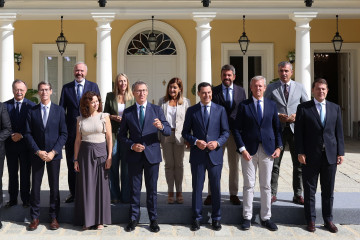 EuropaPress 6195718 foto familia presidente pp alberto nunez feijoo junto barones pp llegar