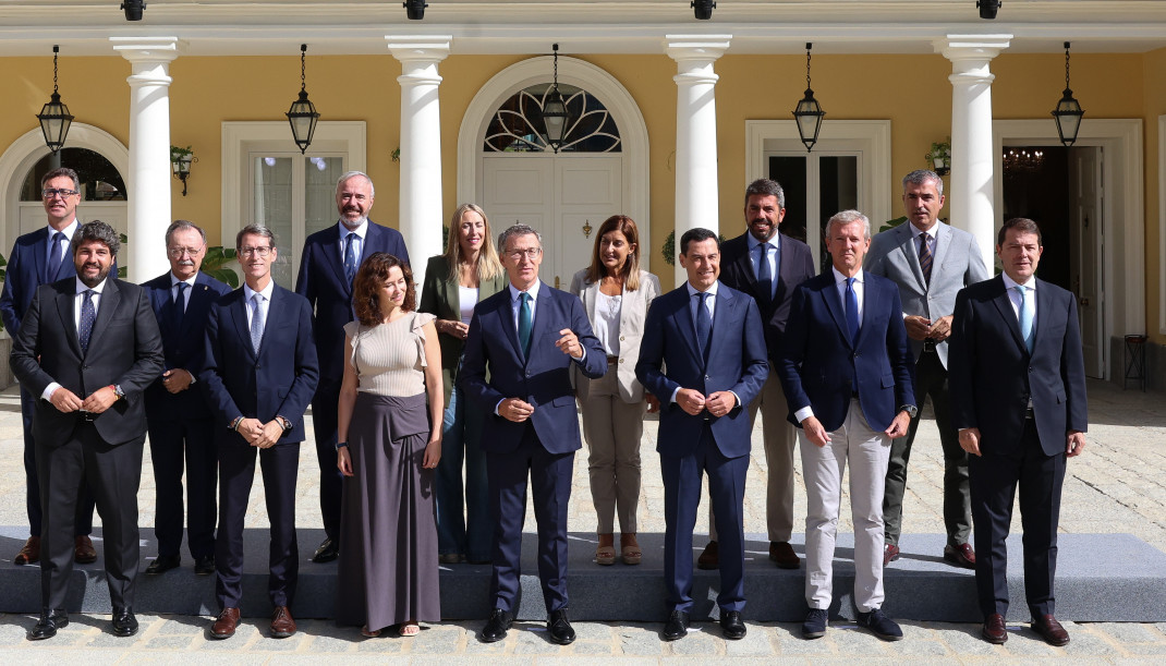 EuropaPress 6195718 foto familia presidente pp alberto nunez feijoo junto barones pp llegar