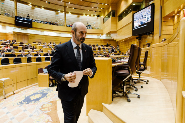 Archivo - El presidente del Senado, Pedro Rollán, a su llegada a una sesión plenaria en el Senado, a 25 de noviembre de 2025, en Madrid (España).
