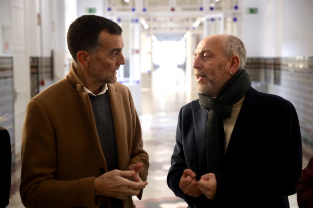 El coordinador federal de Izquierda Unida (IU), Antonio Maíllo, acompañado del candidato de Por Andalucía por Málaga, Ernesto Alba.