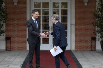 EuropaPress 6575830 presidente gobierno pedro sanchez recibe presidente partido popular alberto