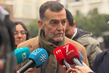 El coordinador federal de IU y candidato de Por Andalucía a la presidencia de la Junta, Antonio Maíllo, atiende a los medios en Córdoba.