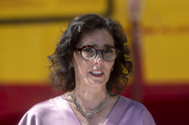 Archivo - La comisaria europea de Igualdad, Preparación y Gestión de Crisis, Hadja Lahbib, atiende a los medios de comunicación, en la Base Aérea de Torrejón de Ardoz, a 23 de mayo de 2025, en Torrejón de Ardoz, Madrid (España).