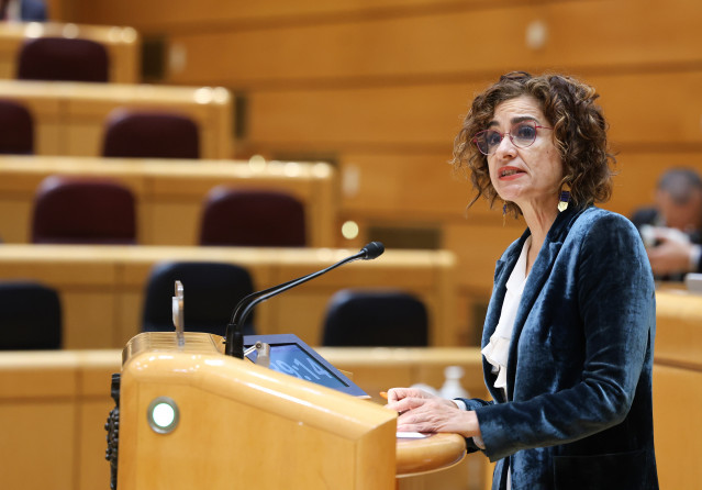 La vicepresidenta primera y ministra de Hacienda, María Jesús Montero, durante una sesión plenaria extraordinaria, en el Senado,a 15 de enero de 2026, en Madrid (España).