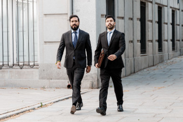 Archivo - El eurodiputado y líder de Se Acabó La Fiesta (SALF), Luis 'Alvise' Pérez, (i) a su llegada al Tribunal Supremo, a 20 de junio, en Madrid (España).