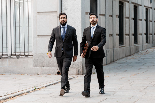 Archivo - El eurodiputado y líder de Se Acabó La Fiesta (SALF), Luis 'Alvise' Pérez, (i) a su llegada al Tribunal Supremo, a 20 de junio, en Madrid (España).