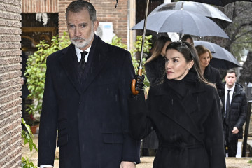 Sus Majestades los Reyes, Don Felipe de Borbón y Doña Letizia Ortiz, llegan a la catedral Ortodoxa Griega de San Andrés y San Demetrio para asistir al responso por  Su Alteza Real la Princesa Doña