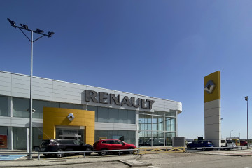 Archivo - Concesionario de Renault