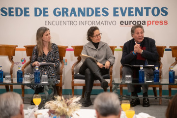 La subdirectora de Europa Press, María Pin, la secretaria de Turismo de Jalisco,  Michelle Fridman, y el empresario mexicano, Juan José Frangies, durante un encuentro informativo organizado por Euro