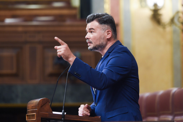 Archivo - El diputado de ERC Gabriel Rufián, durante una sesión plenaria en el Congreso de los Diputados, a 23 de septiembre de 2025, en Madrid (España).