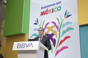 El responsable global de Banca de Empresas e Instituciones de BBVA, Jaime Sáenz de Tejada en un evento previo a Fitur 2026 sobre turismo en México.