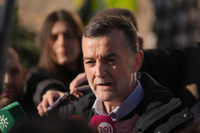 El coordinador federal de IU, Antonio Maíllo, atiende a los medios de comunicación. A 19 de enero de 2026, en Córdoba (Andalucía, España).