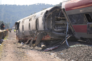 Uno de los vagones del tren de Iryo que descarriló, a 20 de enero de 2026, en Adamuz, Córdoba, Andalucía (España). El descarrilamiento de un tren de alta velocidad y la posterior colisión con otr