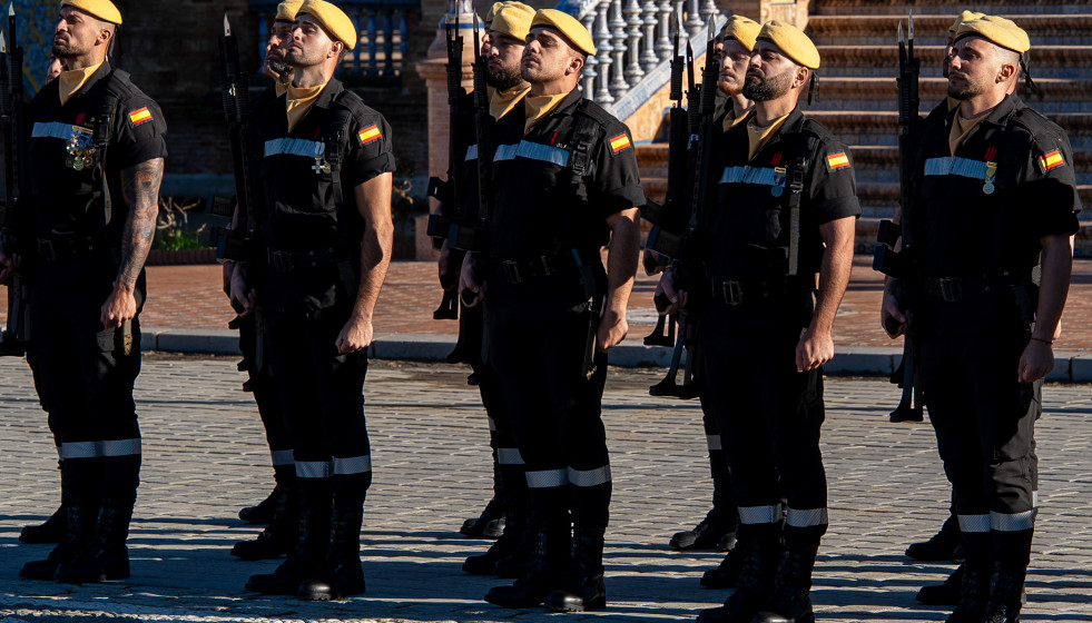 Miembros de la UME durante la parada militar celebrada en la Plaza de España de Sevilla con motivo de la Pascua Militar, a 6 de enero de 2026 en Sevilla, España
