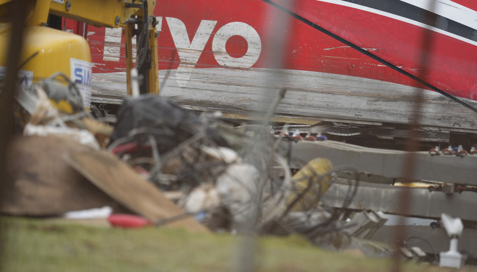 Imagen de los trabajos de rescate de los convoyes de trenes accidentados en la zona del suceso en Adamuz (Córdoba)