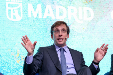El alcalde de Madrid, José Luis Martínez-Almeida, participa en la mesa redonda 'Turismo, ciudades y desarrollo. Diálogo entre líderes iberoamericanos'