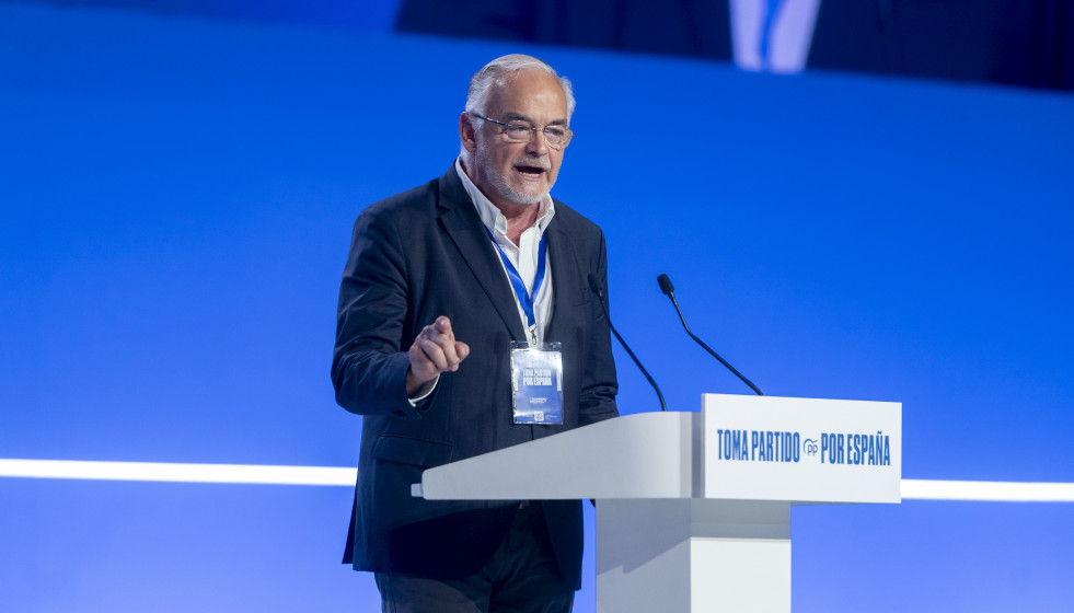 Archivo - El vicepresidente del Parlamento Europeo y portavoz de los 'populares' en la Eurocámara, Esteban González Pons, interviene durante la segunda jornada del XXI Congreso Nacional del Partido 