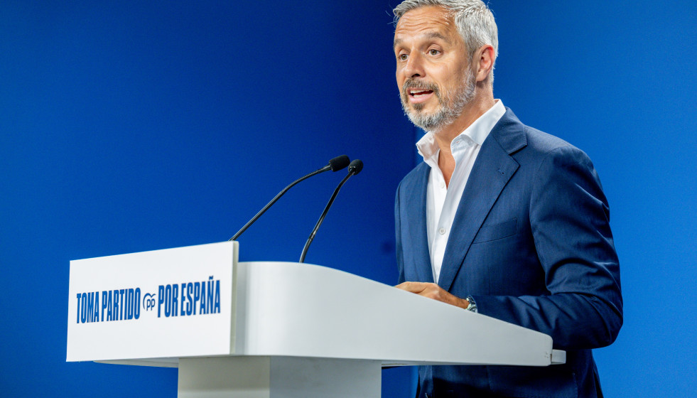 Archivo - El vicesecretario de Hacienda, Vivienda e Infraestructuras del PP, Juan Bravo, durante una rueda de prensa