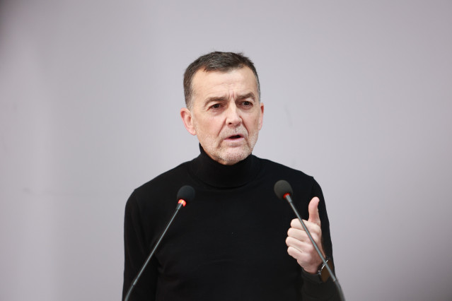 El coordinador federal de Izquierda Unida y candidato de Por Andalucía a la presidencia de la Junta de Andalucía, Antonio Maíllo interviene durante la rueda de prensa. A 12 de enero de 2026, en Sevilla (Andalucía, España).