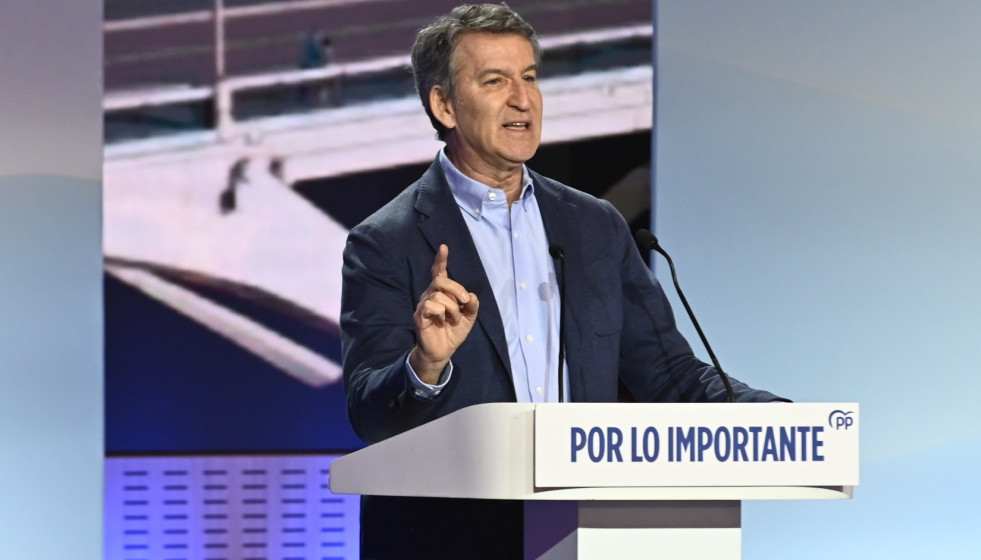 El presidente del Partido Popular, Alberto Núñez Feijóo, durante la clausura del acto de presentación de la 'Declaración de Zaragoza', en el World Trade Center, a 18 de enero de 2026, en Zaragoza