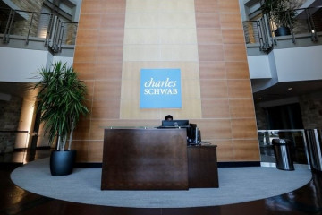 Archivo - Oficinas de Charles Schwab.