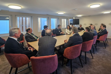 El ministro de Economía, Comercio y Empresa, Carlos Cuerpo, y el ministro para la Transformación Digital y de la Función Pública, Óscar López, se reúnen en Davos con altos ejecutivos de empresa