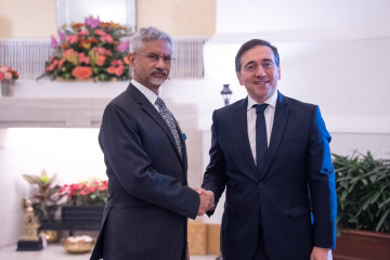 El ministro de Asuntos Exteriores, Unión Europea y Cooperación, José Manuel Albares,  y su homólogo indio, Subrahmanyam Jaishankar, en una reunión en Nueva Delhi, India, el 21 de enero de 2026.